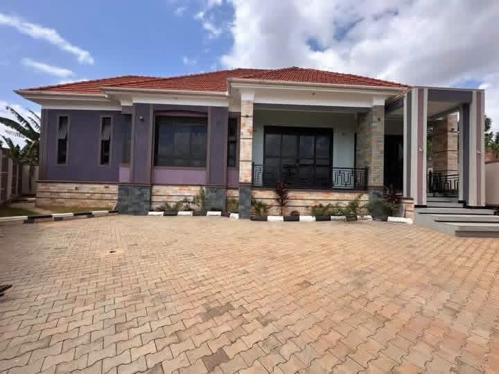 3 Bed Bungalow in Kitende