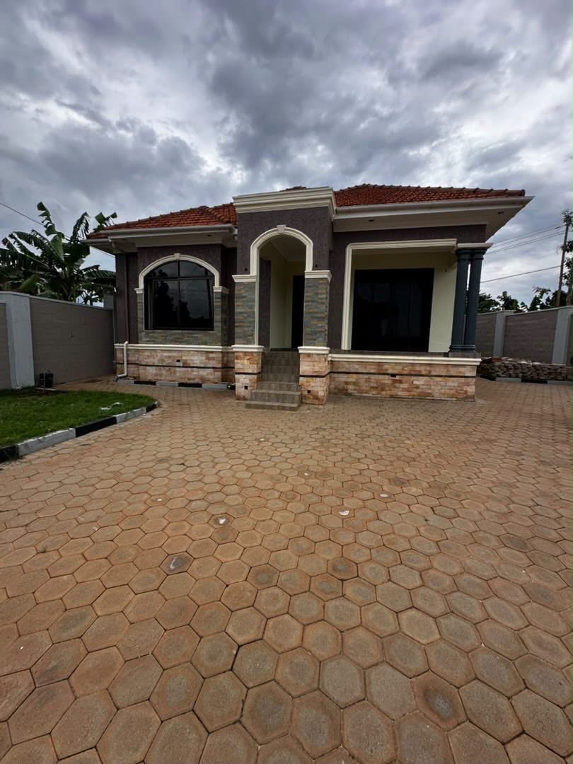 4 Bed Bungalow in Kira Town