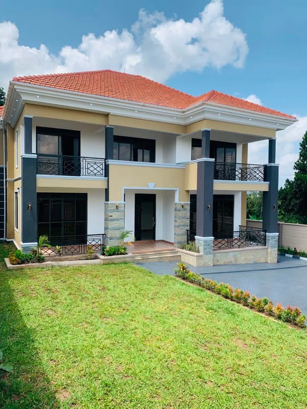 5 Bed Semi-detached house in Entebbe