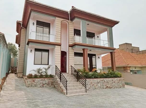 5 Bed Semi-detached house in Kira Town