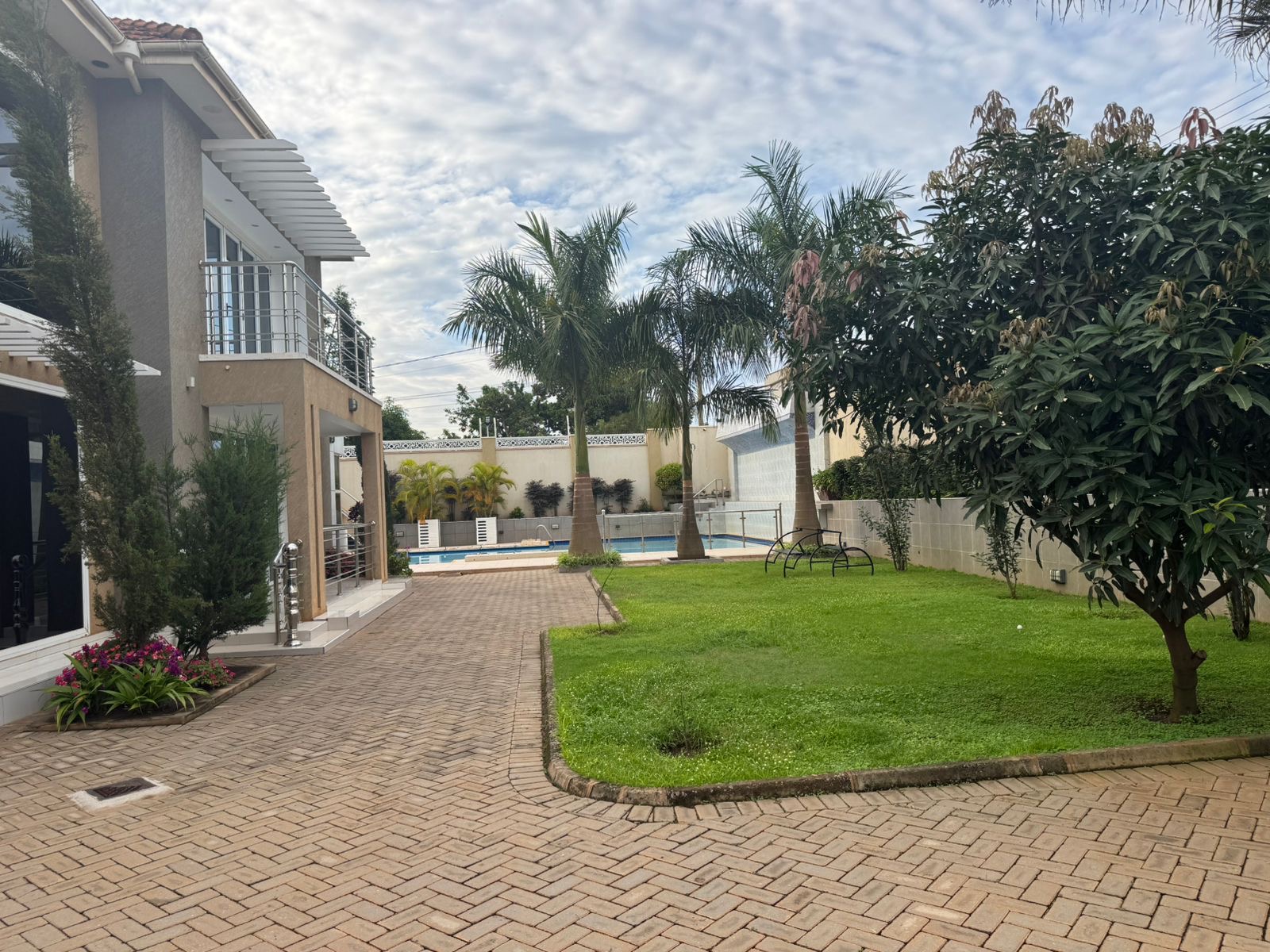 8 Bed Mansion in BUZIGA sold Fully furnished